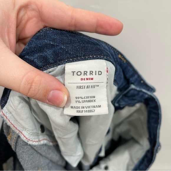 Torrid High Rise Straight Jeans Raw Hem Distressed Size 20 Regular - Picture 9 of 11